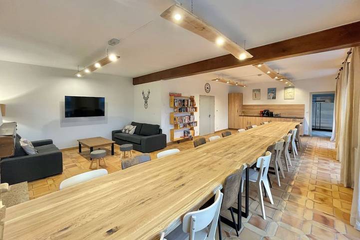 Gîte pour 15 personnes, avec sauna ainsi que jacuzzi et balcon, animaux acceptés
