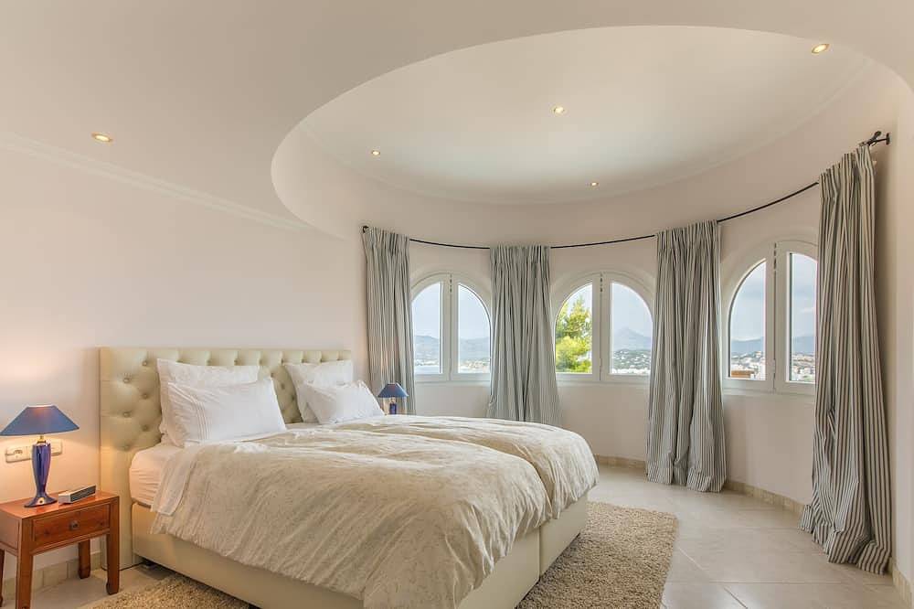 Luxusvilla mit Privatpool und schöner Aussicht auf die Bucht in Santa Ponsa in Santa Ponsa, Calvià