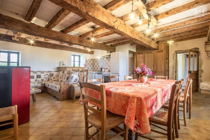 Gîte pour 11 personnes, avec Jardin dans Saint-Maurice-de-Rotherens