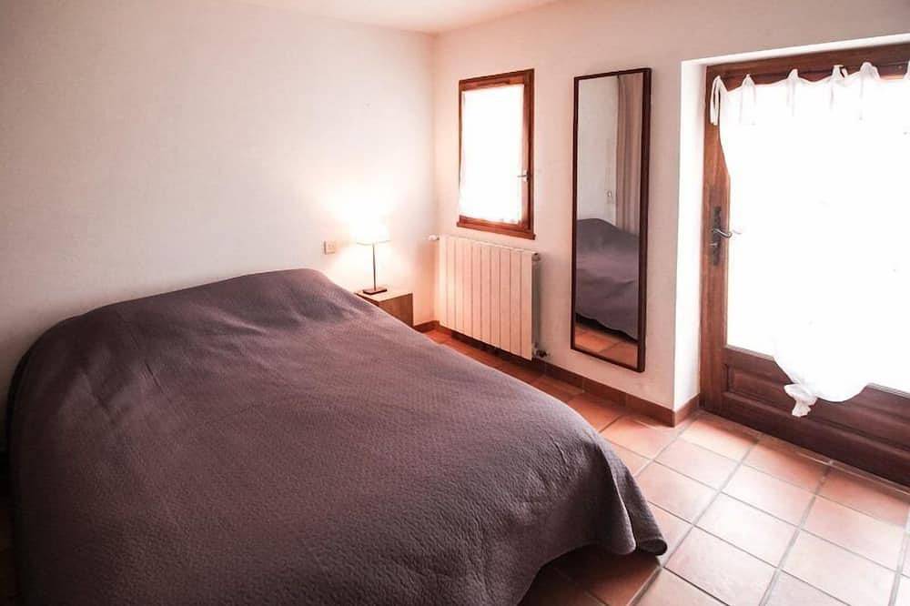 Belle maison en pierre à Orsan, Gard, piscine privée, animaux admis (2). in Orsan, Région de Nîmes