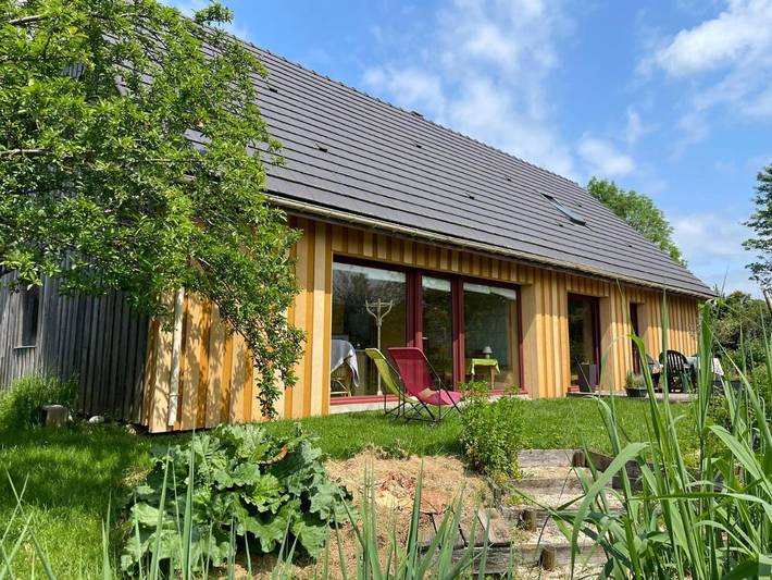 Chambre d’hôte pour 5 personnes, avec Terrasse ainsi que Jardin et Vue dans les Ardennes