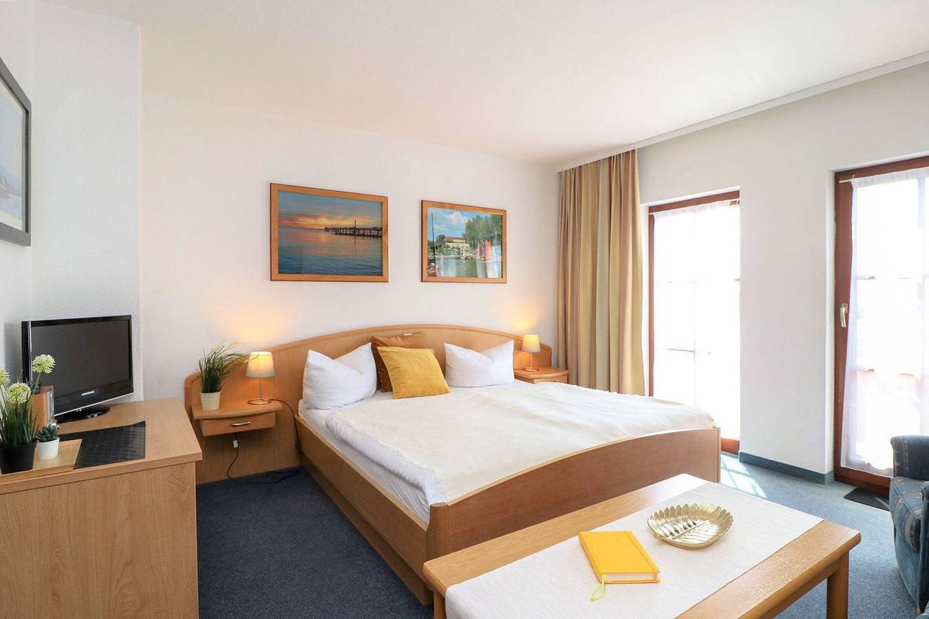 Apartamento entero, Doppelzimmer mit Balkon und Boddenblick direkt am Hafen von Wustrow in Wustrow, Fischland