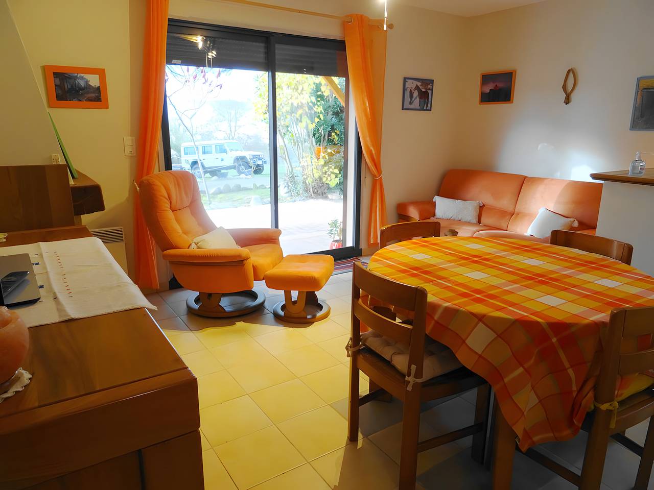 Maison de Vacances 'Au Delà Des Cimes' avec Vue sur la Montagne, Terrasse Privée et Wi-Fi in Villeneuve-de-Rivière, Haute-Garonne