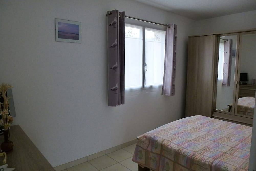 Appartement entier, Appartement  dans maison neuve a 200m de la plage au calme in Saint-Pol-de-Léon, Ceinture Dorée