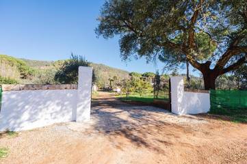 Casa rural para 12 personas, con piscina y terraza además de jardín y vistas en Constantina