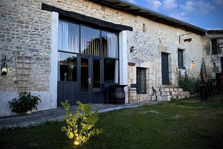 Gîte pour 5 personnes, avec piscine et jardin à Champagne-et-Fontaine