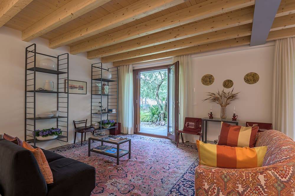 Ganze Wohnung, Dependance by the Lake Ground Floor in Marone, Gemeinde Marone