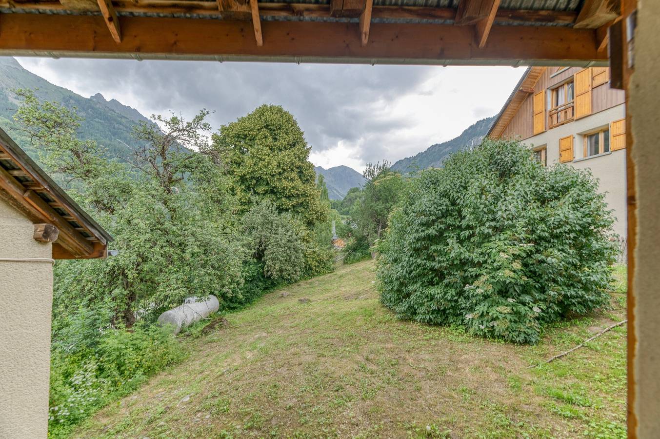 Room 'Chambre 2' with Mountain View and Balcony in Oz, Écrins National Park