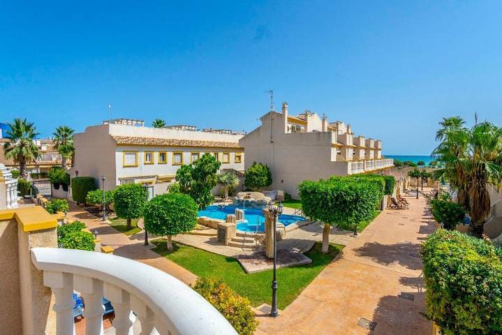 Location de vacances pour 4 personnes, avec terrasse et jardin dans Playa Flamenca - 3