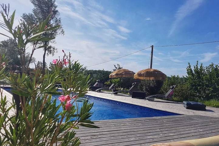 Gîte pour 4 personnes, avec Jacuzzi ainsi que Terrasse et Jardin dans Bagnot