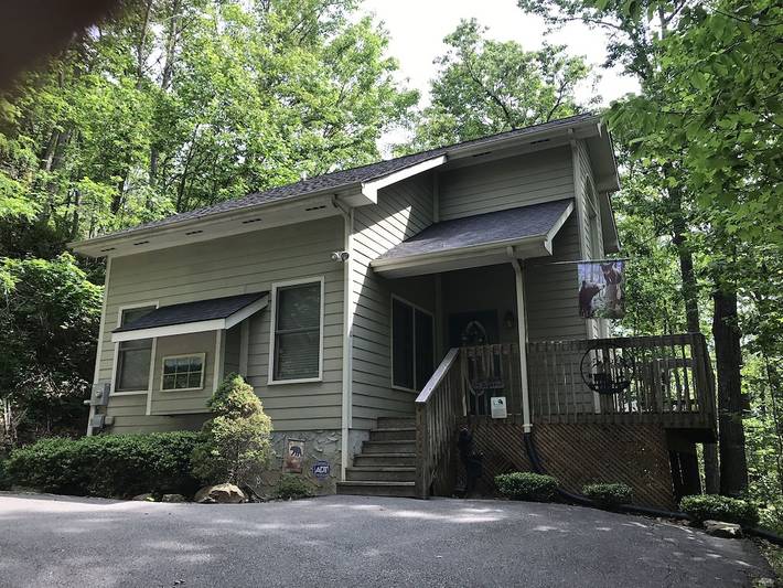 Chalet for 4 people, with pool and terrace as well as hot tub in Gatlinburg
