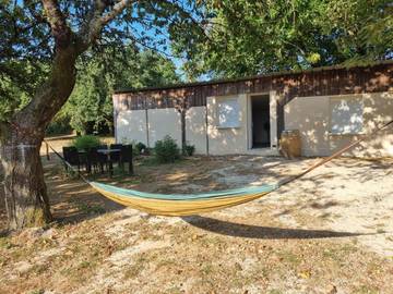 Gîte pour 4 personnes, avec terrasse ainsi que jardin et vue à Miramont-de-Guyenne