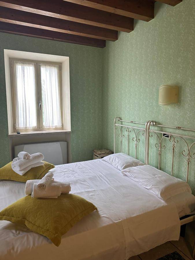 Casa vacanza per 3 persone, con Terrazza e Giardino nonché Panorama a Rivoli Veronese
