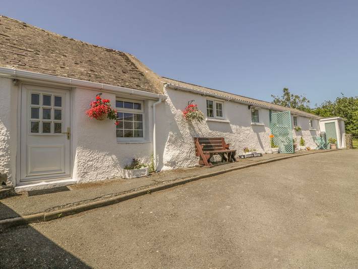Log cabin for 4 people, with garden on the Isle of Anglesey