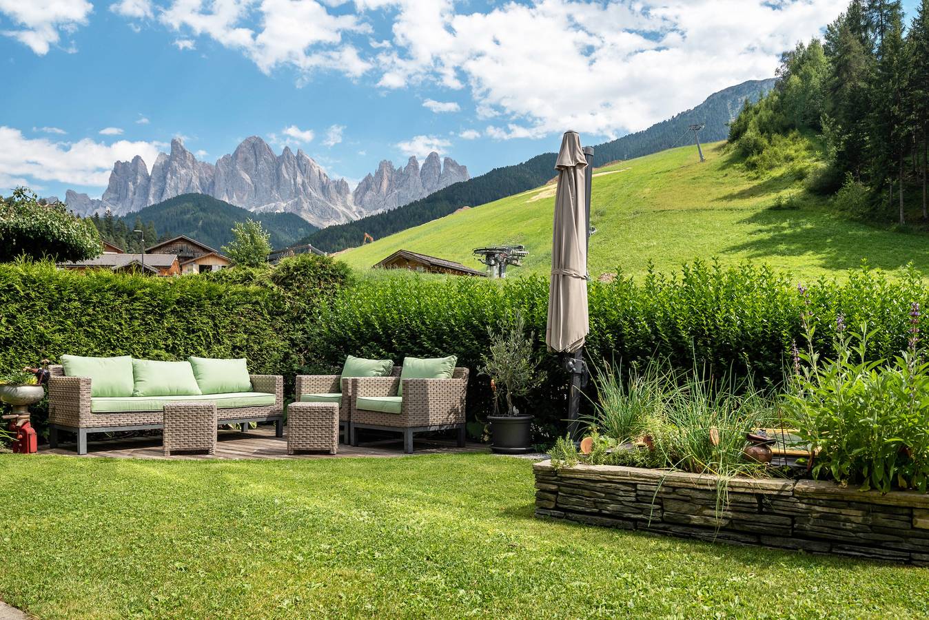 Ganze Wohnung, Ferienwohnung "Hilber Little Furchetta" mit Bergblick, Gemeinschaftsterrasse und Wlan in Santa Magdalena (Eisacktal), Villnöß