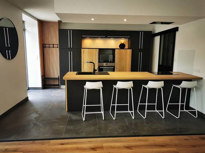 Location de vacances pour 5 personnes, avec jardin à Corme-Écluse