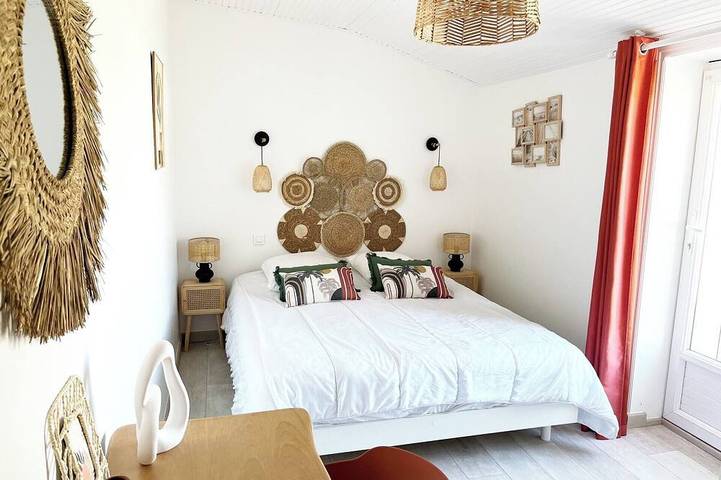 Close to the beach! Family home with a large patio/garden—sleeps 9 in Longeville-sur-Mer, Vendée