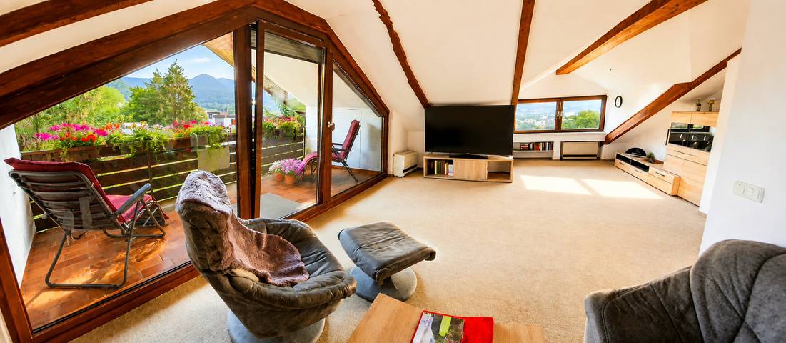 Ganze Ferienwohnung, Haus Franziska - Ferienwohnung 60qm, 1 Schlafzimmer, max.2 Personen in Bad Urach, Albsteig Etappe 9