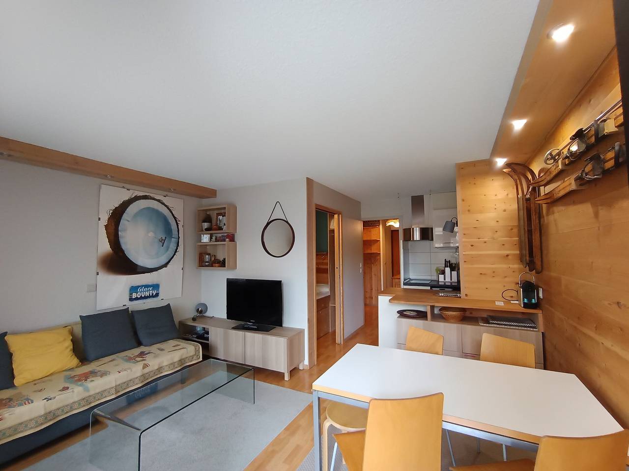 Studio entier, Studio lumineux rénové, parking, animaux acceptés, 5 pers in Montgenèvre, Région de Briançon