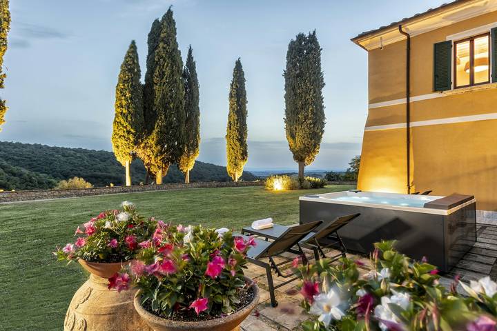 Feriehus for 16 personer, med Terrasse og Hage i Montepulciano