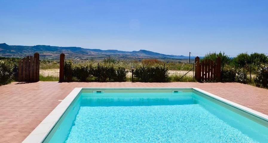 Ferienwohnung für 4 Personen, mit Balkon und Terrasse sowie Pool und Ausblick