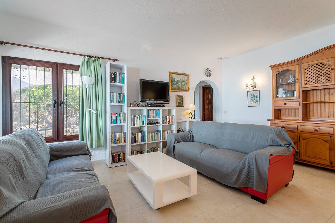 Villa La Chamba with Private Pool and Direct Beach Access in Venta Lanuza, el Campello