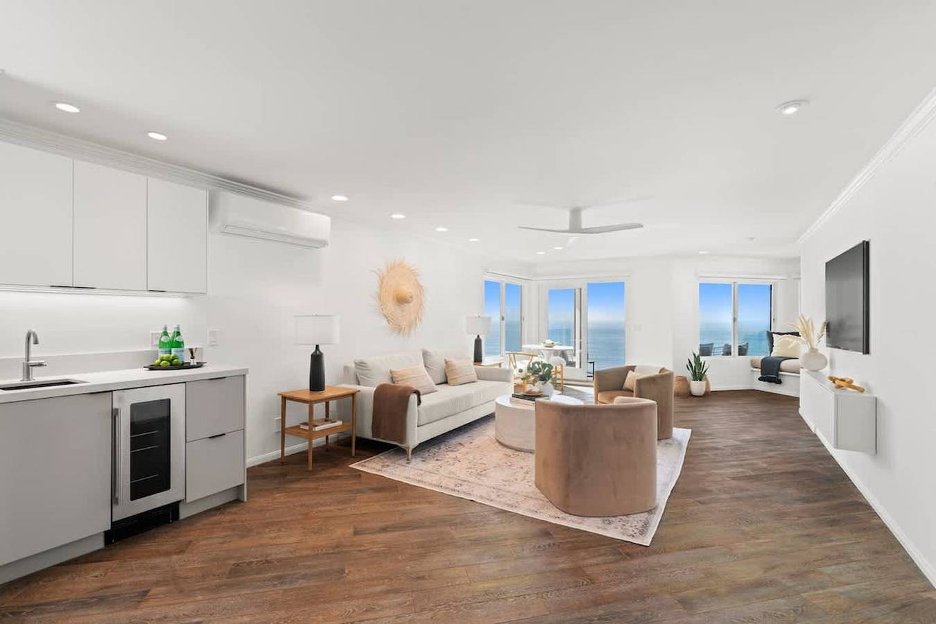 Oceanfront  Ac  Fully Remodeled Unit in Solana Beach, San Diego County