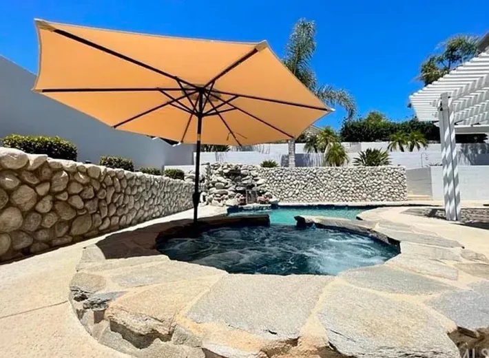 Ferienhaus für 6 Personen, mit Ausblick und Pool - 1