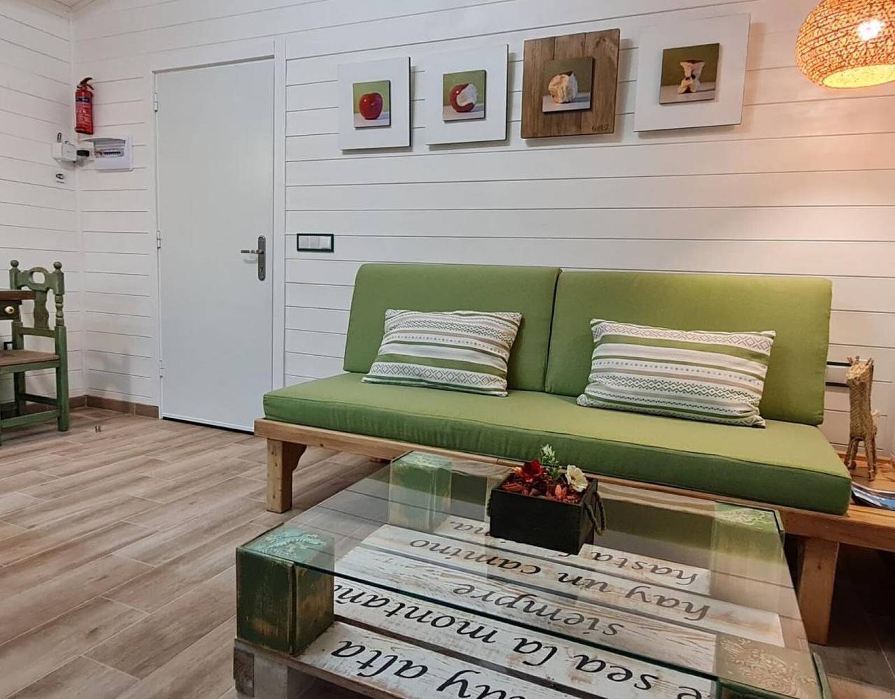 Estudio entero, Estudio 'Aitana' con piscina compartida, Wi-Fi y aire acondicionado in Busot, Costa Blanca