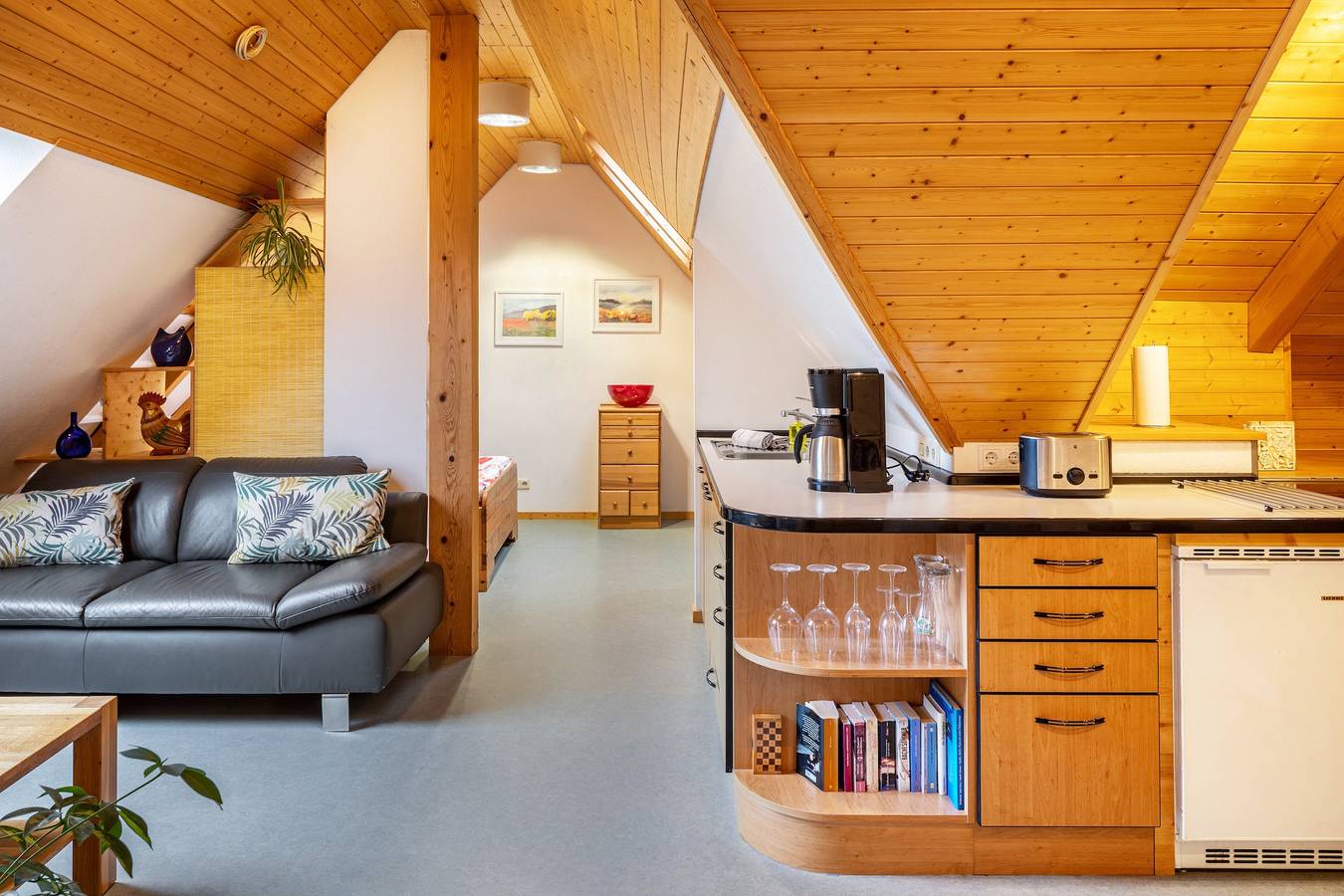 Ganze Wohnung, Ferienwohnung '2' mit Gemeinschaftsgarten und Wi-Fi in Müllheim, Südschwarzwald