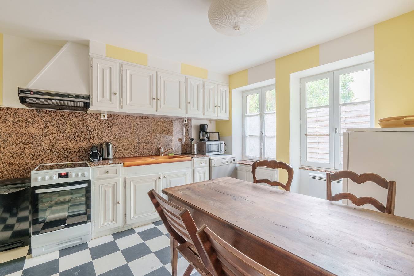 La Maison et son jardin sur le Canal de Bourgogne in Ravières, Arrondissement d'Avallon