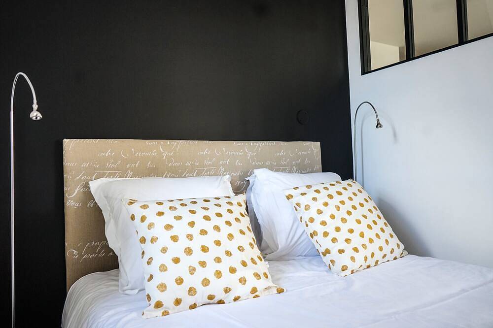 Entire apartment, ★ Appartement Atypique ★ Cuisine Design ★ Parking in Brive-la-Gaillarde, Brive-la-Gaillarde region