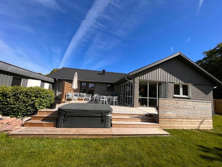 Villa för 6 Personer, med Bubbelpool samt Terass och Trädgård i Sölvesborg