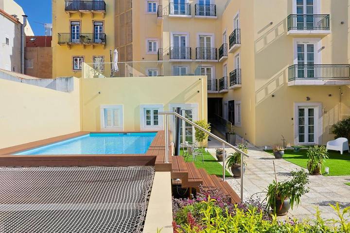 Aparthotel para 3 pessoas, com jardim e piscina e ainda vista em Lisboa
