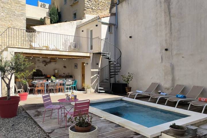 Location de vacances pour 8 personnes dans Abbaye de Saint Michel de Frigolet