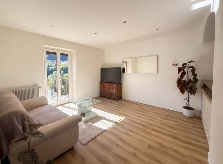 Location de vacances pour 6 personnes, avec Balcon/Terrasse ainsi que Terrasse et Jardin à Saint-Claude (Jura)