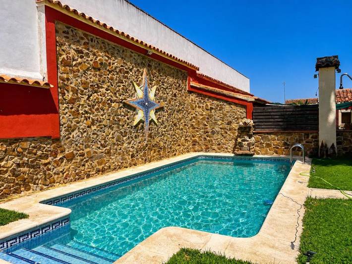 Casa de vacaciones para 6 personas, con Balcón y Terraza además de Jardín y Piscina en Sierra Morena de Ciudad Real