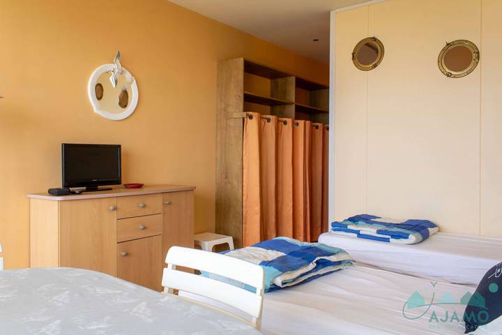 Appartement de vacances entier, Studio cabine vue mer à Erquy | 4 personnes | in Caroual, Erquy