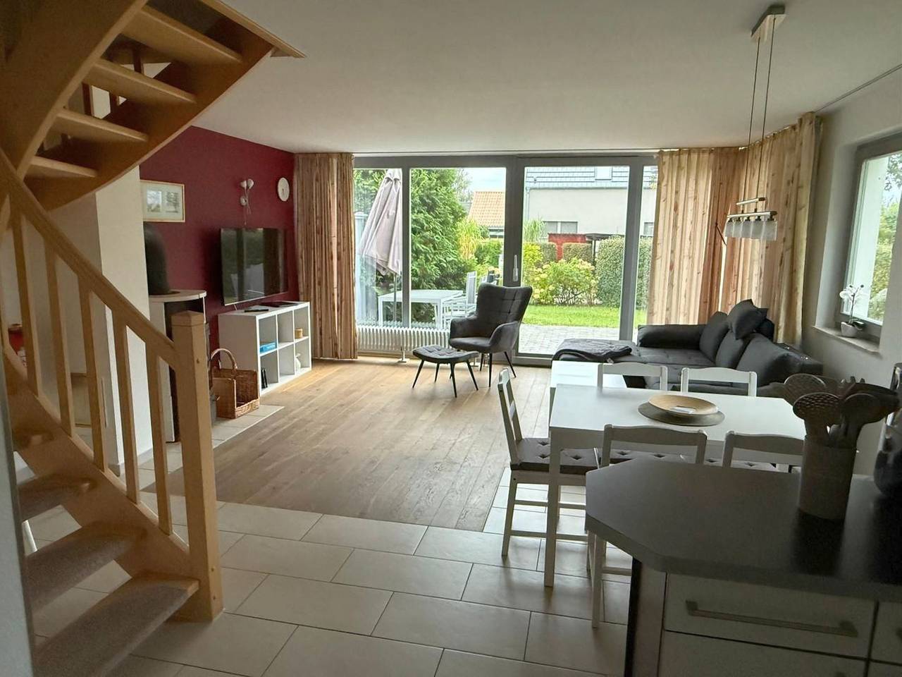 Ganze Wohnung, 3 Raum-Ferienwohnung für max. vier Erwachsene und ein Kind auf zwei Etagen; mit zwei Schlafräumen, Terrasse und Gäste-Wc im Ostseebad Börgerende, Fasanenweg 2 in Börgerende, Börgerende-Rethwisch