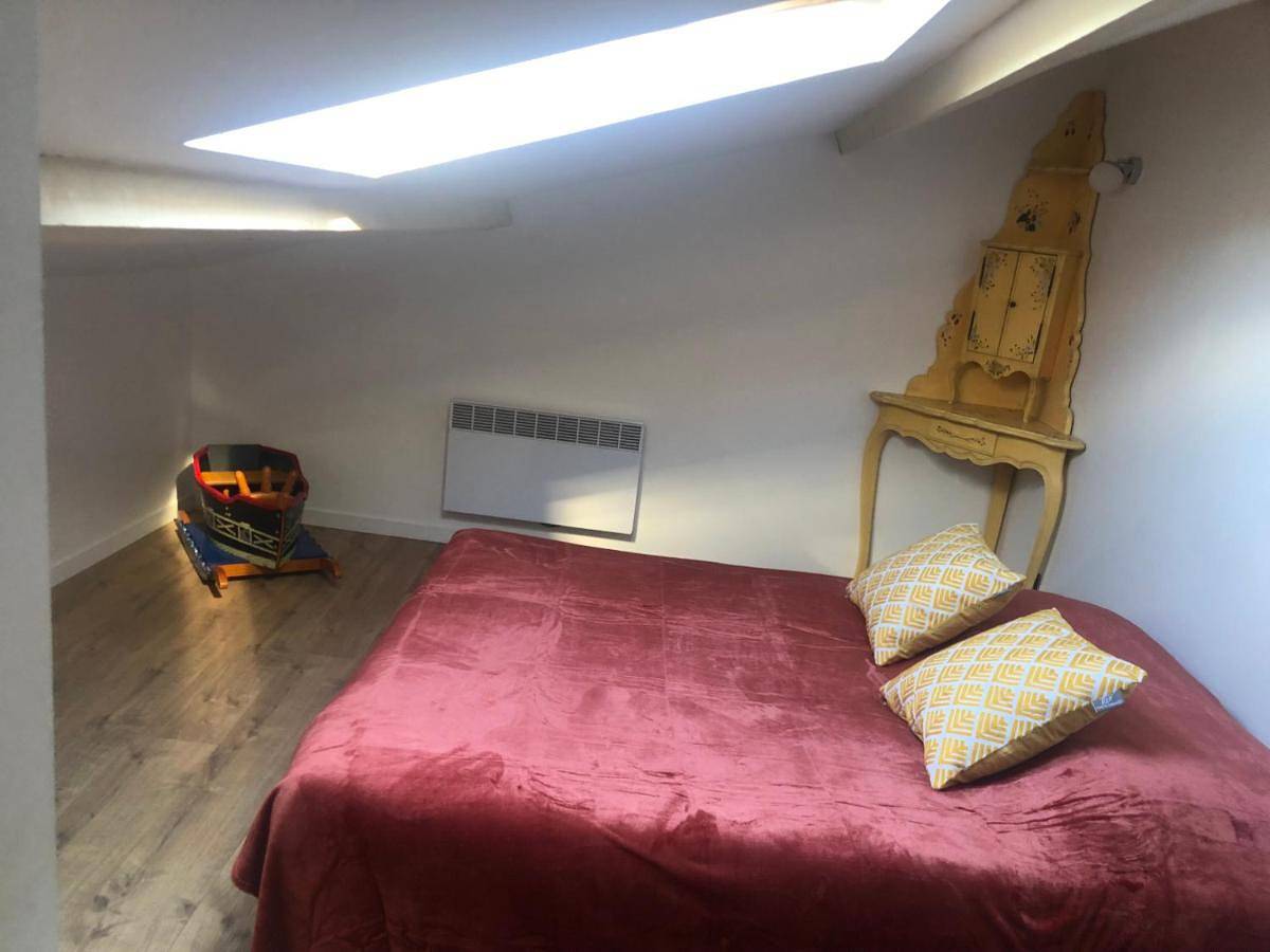 Three-Bedroom House in Estoublon, Alpes-de-Haute-Provence