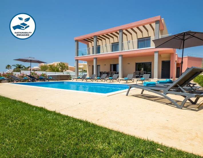 Villa voor 26 personen, with Balkon and Terras as well as Tuin in Armação de Pera