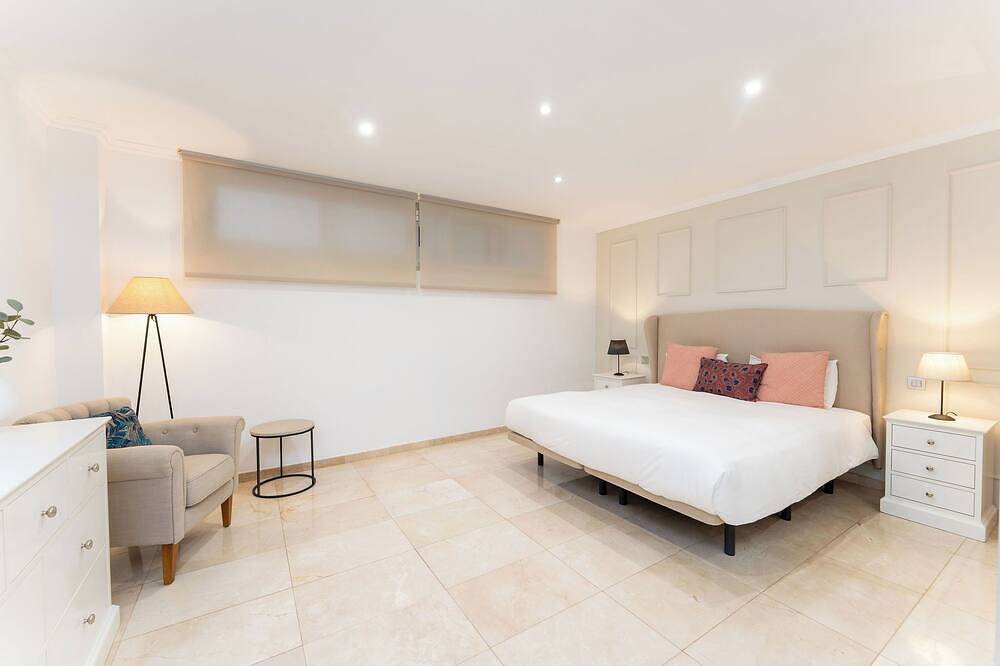 Luxury Property, Private Heated Pool, Free Fiber Wifi in Playa de Amadores, South Gran Canaria