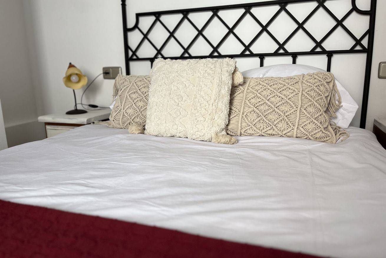 Entire apartment, Charming Apartment: Steps from Cudillero's Best Attractions in Cudillero, Costa Verde (Spain)