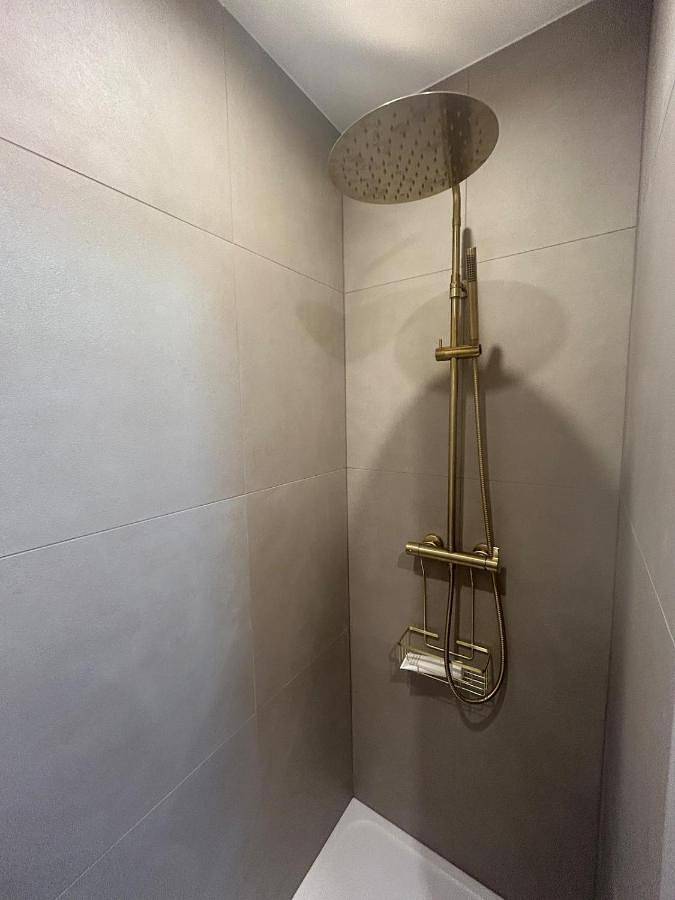 Appartement entier, Appartement climatisé avec terrasse 5 min de Dijon in Chenôve, Région de Dijon