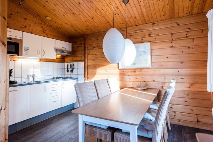 Ferienhaus für 4 Personen, mit Balkon/Terrasse und Terrasse sowie Garten und Pool in Friesland - 3