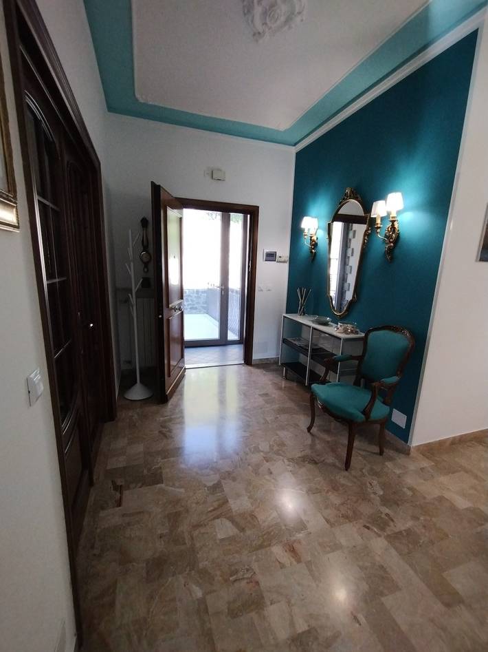 Apartamento entero, Apartamento 'Due Passi Dal Mare Tra Gli Ulivi' con vistas al mar, Wi-Fi y aire acondicionado in Varazze (City), Varazze
