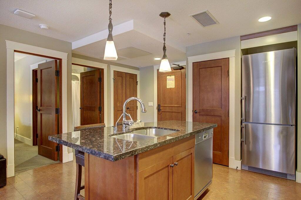 Ganze Wohnung, Rockies Rentals: Luxuriöse Suite mit 1 Schlafzimmer im Solara Resort! Pool, Whirlpool, Kino in Canmore, Banff-Nationalpark