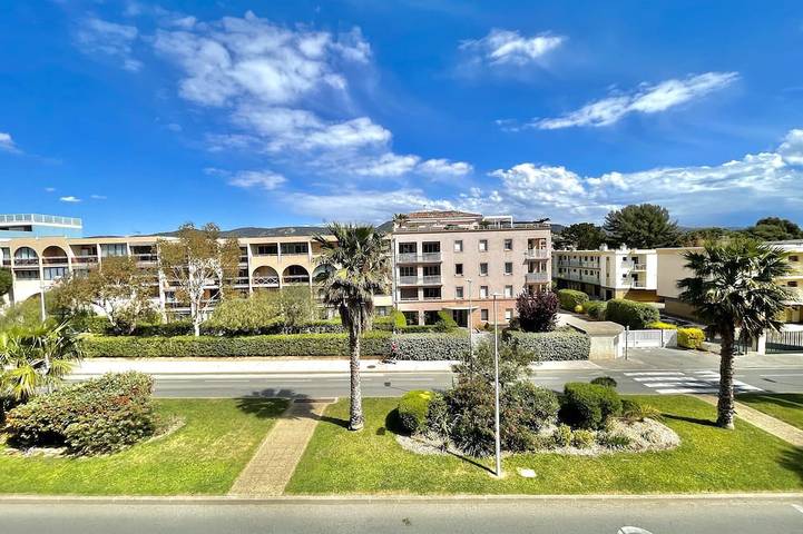 Appartement entier, Studio 4 Pers - Situé à 400m de la plage in Bormes-les-Mimosas, Parc national de Port-Cros