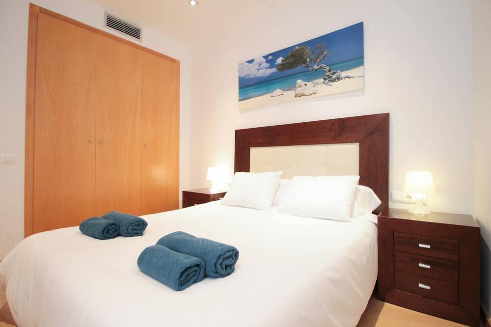 Ganze Wohnung, Bright duplex, consisting of two joined flats (two bedroom + studio) that fit 5 people in Barcelona Zentrum, Barcelona