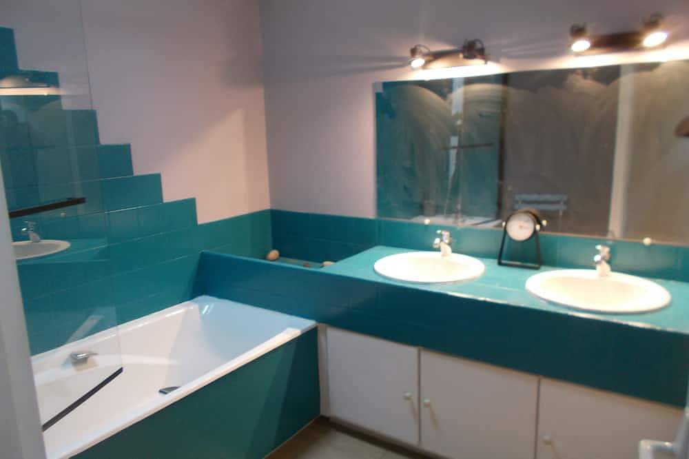 Architect-designed house in the countryside with private pool near Beaune in Lusigny-sur-Ouche, Beaune region